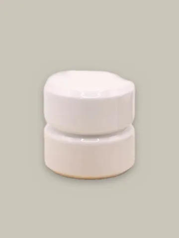 Designer cap, glossy white
