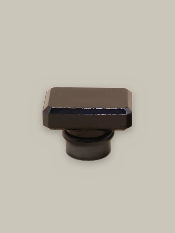 Designer cap, glossy black