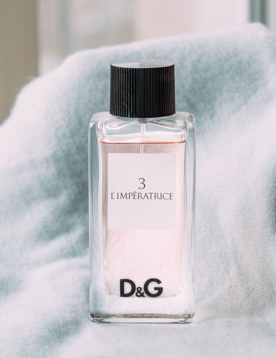 Stock Perfume Bottle or Custom Mold? How to Decide